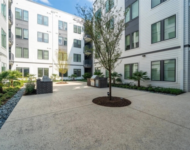 1690 North Loop - Photo Thumbnail 20