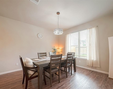21029 Crinet Sq St - Photo Thumbnail 15
