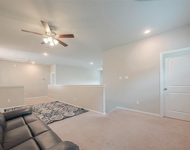 21029 Crinet Sq St - Photo Thumbnail 24