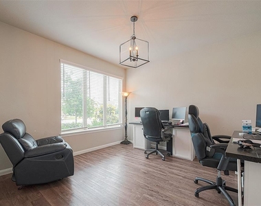 21029 Crinet Sq St - Photo Thumbnail 20