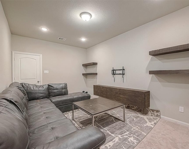 21029 Crinet Sq St - Photo Thumbnail 21