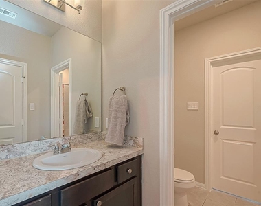 21029 Crinet Sq St - Photo Thumbnail 29
