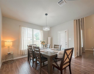 21029 Crinet Sq St - Photo Thumbnail 16