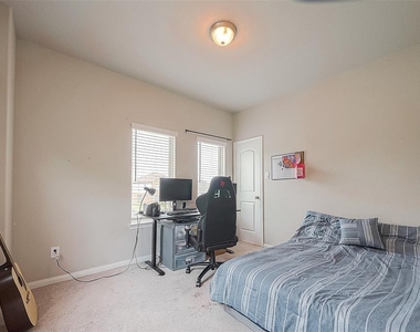 21029 Crinet Sq St - Photo Thumbnail 22