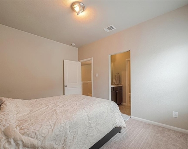 21029 Crinet Sq St - Photo Thumbnail 28