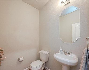 21029 Crinet Sq St - Photo Thumbnail 19