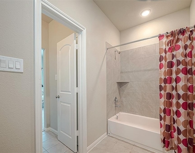21029 Crinet Sq St - Photo Thumbnail 30