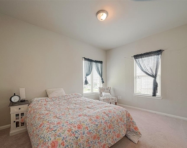 21029 Crinet Sq St - Photo Thumbnail 32