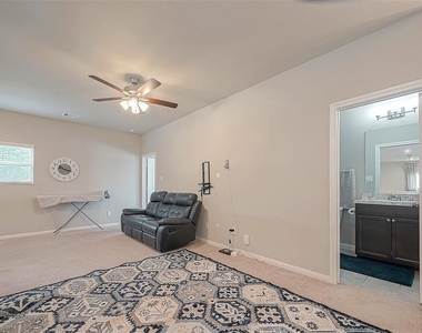 21029 Crinet Sq St - Photo Thumbnail 25