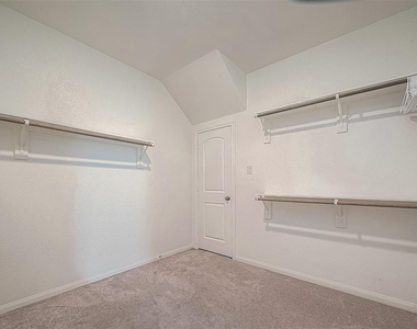 21029 Crinet Sq St - Photo Thumbnail 38
