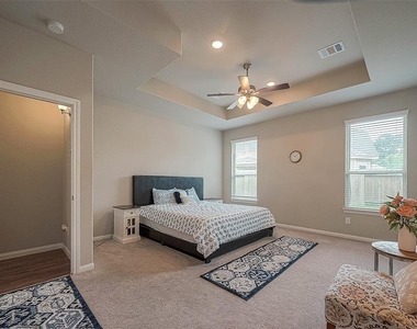 21029 Crinet Sq St - Photo Thumbnail 33