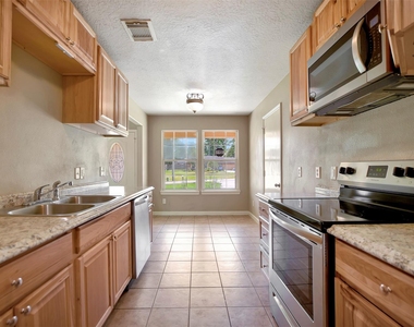 10731 Royal Terrell Drive - Photo Thumbnail 13