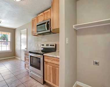 10731 Royal Terrell Drive - Photo Thumbnail 16