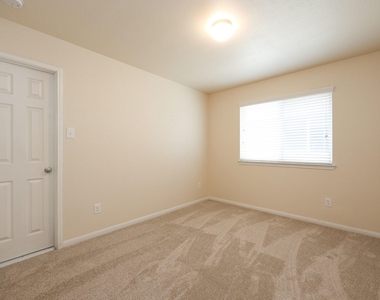 4155 Falvel Cove Drive - Photo Thumbnail 9