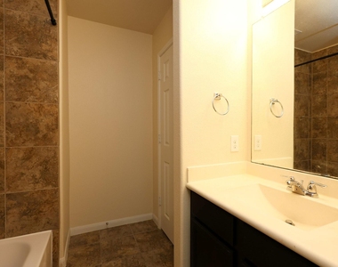 4155 Falvel Cove Drive - Photo Thumbnail 6
