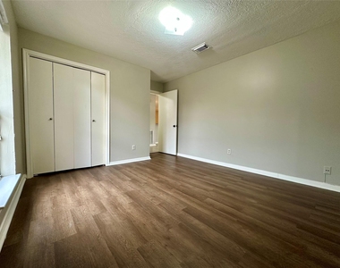 8514 Fawn Terrace Drive - Photo Thumbnail 14