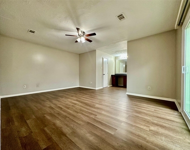 8514 Fawn Terrace Drive - Photo Thumbnail 6