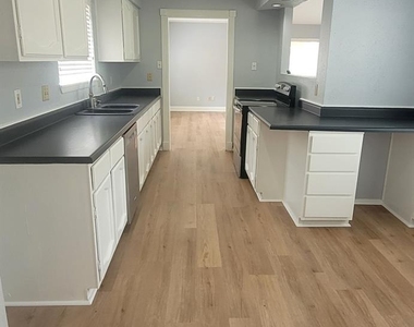 4523 Stallion Brook Lane - Photo Thumbnail 5