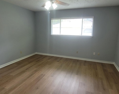 4523 Stallion Brook Lane - Photo Thumbnail 7