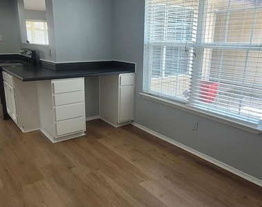 4523 Stallion Brook Lane - Photo Thumbnail 6