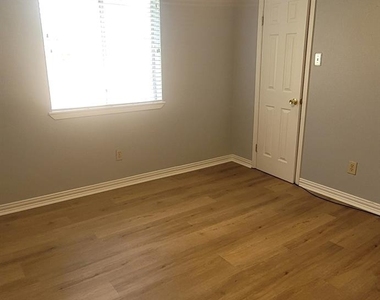 4523 Stallion Brook Lane - Photo Thumbnail 10