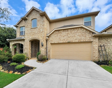 23714 Via Viale Drive - Photo Thumbnail 2