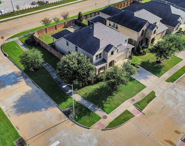 23714 Via Viale Drive - Photo Thumbnail 4