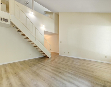 10811 Richmond Avenue - Photo Thumbnail 18