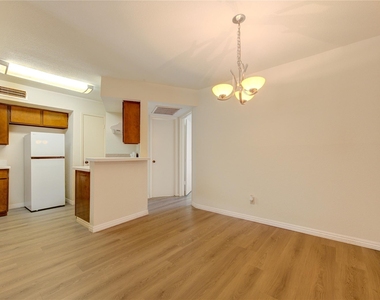 10811 Richmond Avenue - Photo Thumbnail 5