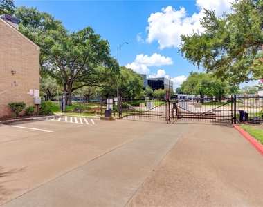 10811 Richmond Avenue - Photo Thumbnail 28
