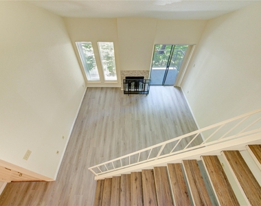 10811 Richmond Avenue - Photo Thumbnail 2