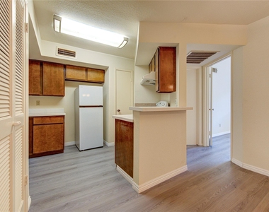 10811 Richmond Avenue - Photo Thumbnail 12