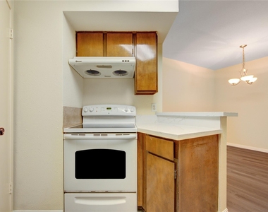 10811 Richmond Avenue - Photo Thumbnail 15