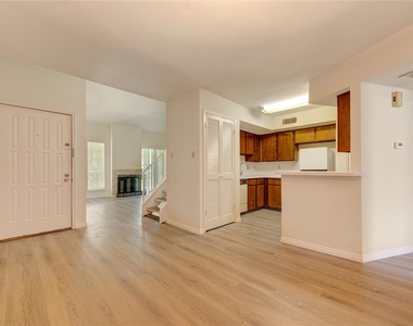10811 Richmond Avenue - Photo Thumbnail 3