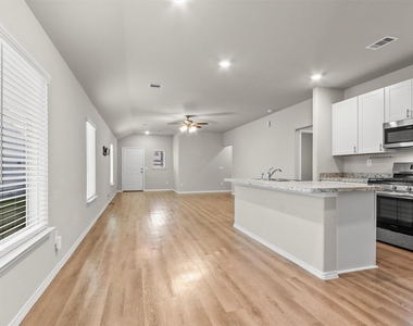 2637 Shady Cedar Court - Photo Thumbnail 7