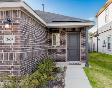 2637 Shady Cedar Court - Photo Thumbnail 2