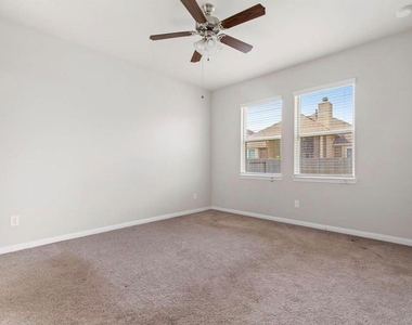 6222 Prince Place Drive - Photo Thumbnail 10