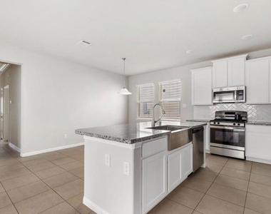 6222 Prince Place Drive - Photo Thumbnail 8