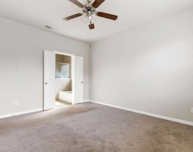 6222 Prince Place Drive - Photo Thumbnail 11