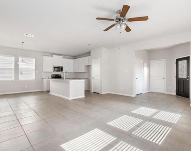 6222 Prince Place Drive - Photo Thumbnail 5