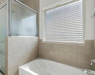 6222 Prince Place Drive - Photo Thumbnail 13