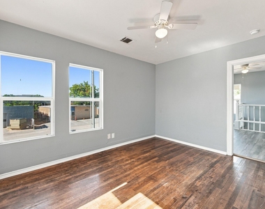 304 E 22nd Street - Photo Thumbnail 5