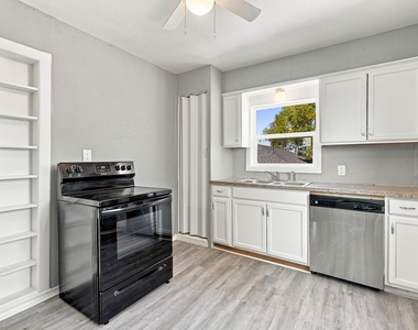 304 E 22nd Street - Photo Thumbnail 3