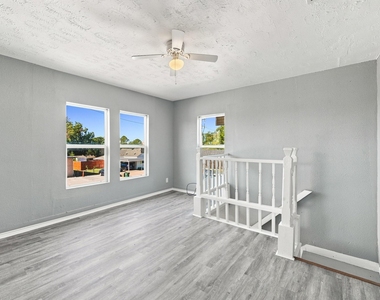 304 E 22nd Street - Photo Thumbnail 4