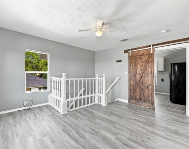304 E 22nd Street - Photo Thumbnail 2