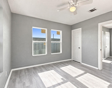 304 E 22nd Street - Photo Thumbnail 8