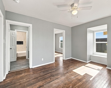 304 E 22nd Street - Photo Thumbnail 6
