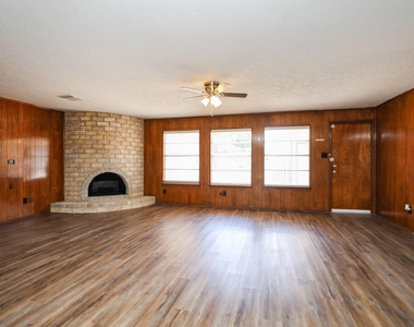 815 Park Meadow Drive - Photo Thumbnail 5