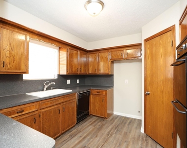 815 Park Meadow Drive - Photo Thumbnail 10