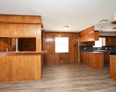 815 Park Meadow Drive - Photo Thumbnail 8